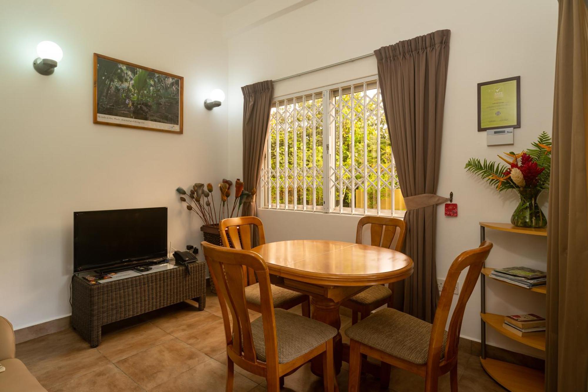 Zeph Self Catering Apartment Baie Lazare  Екстериор снимка