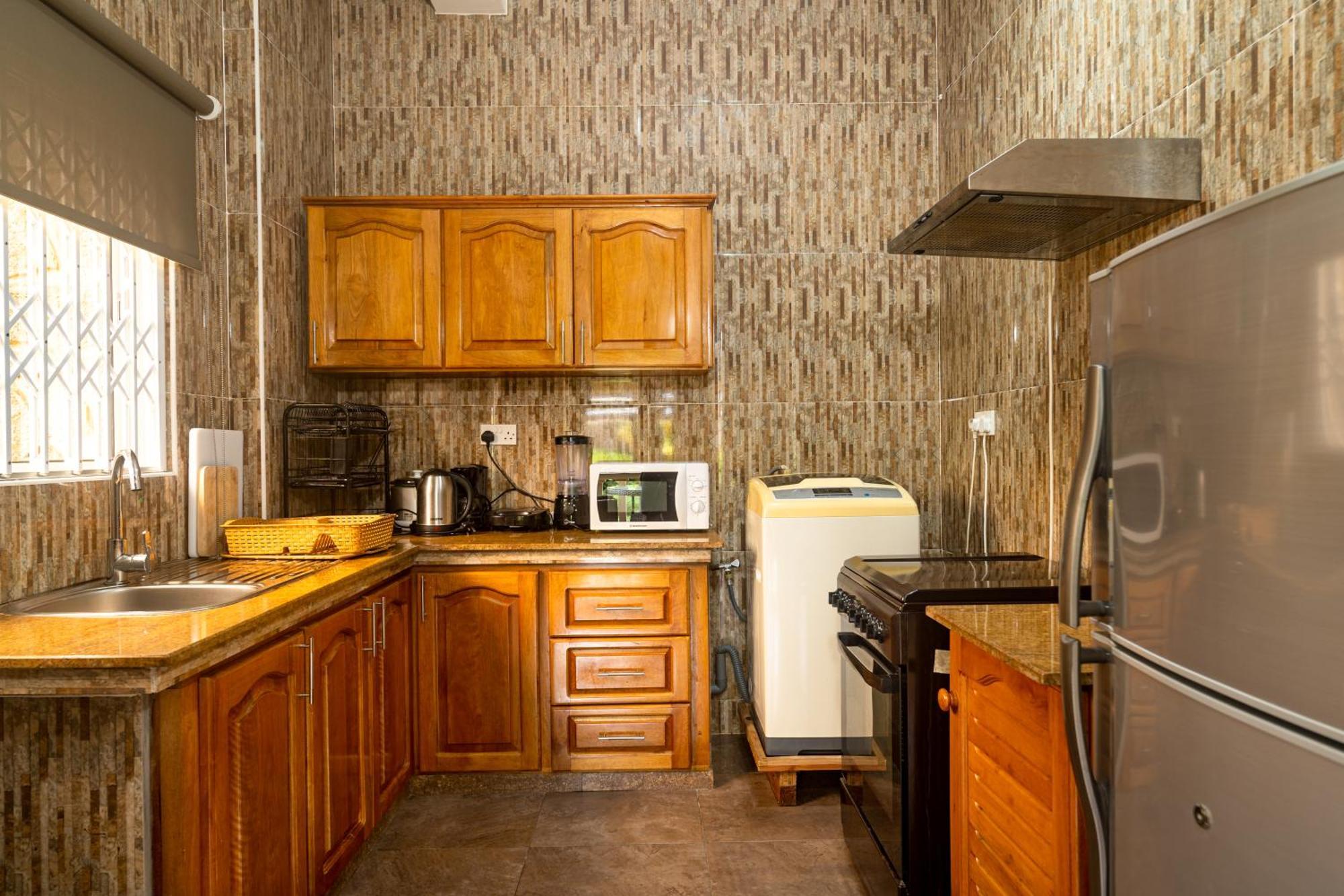 Zeph Self Catering Apartment Baie Lazare  Екстериор снимка