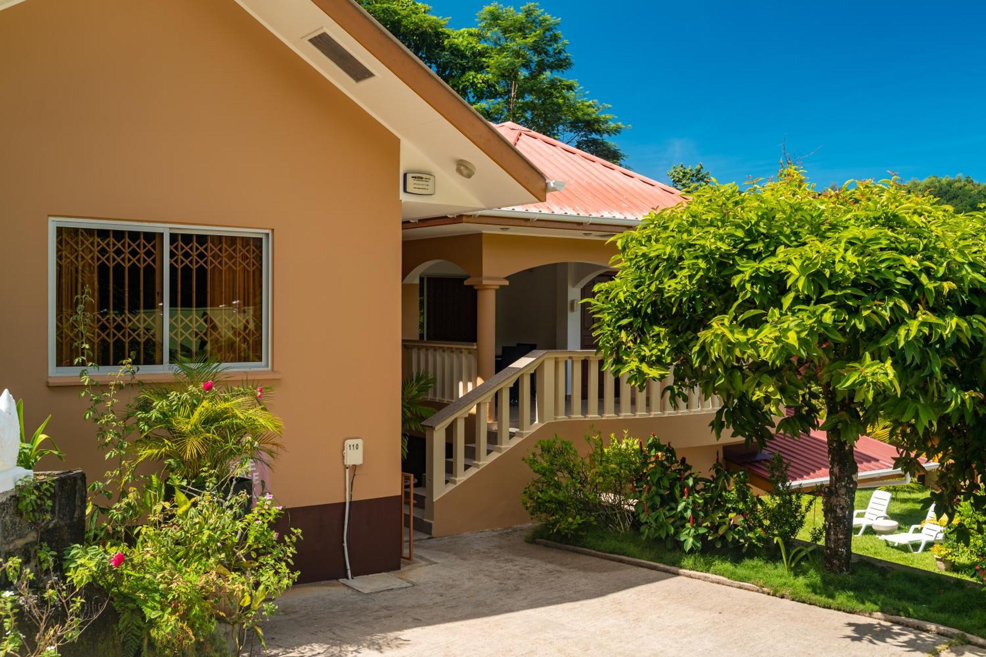 Zeph Self Catering Apartment Baie Lazare  Екстериор снимка